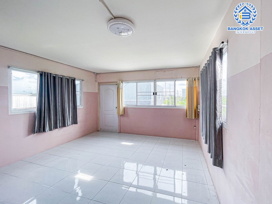 *****ทาวน์เฮ้าส์มือสองกรุงเทพมหานคร ม.ซอยสุขาภิบาล5 เนื้อที่ 25 ตร.ว สถาพดีพร้อมขาย กับฟังก์ชัน 3 ห้องนอน 2 ห้องน้ำ 1 ที่จอดรถ เหมาะสำหรับทุกครอบครัว ทำเลเดินทางสะดวก ใกล้ทางด่วนพิเศษ "ฉลองรัช"และ "ศรีรัช"