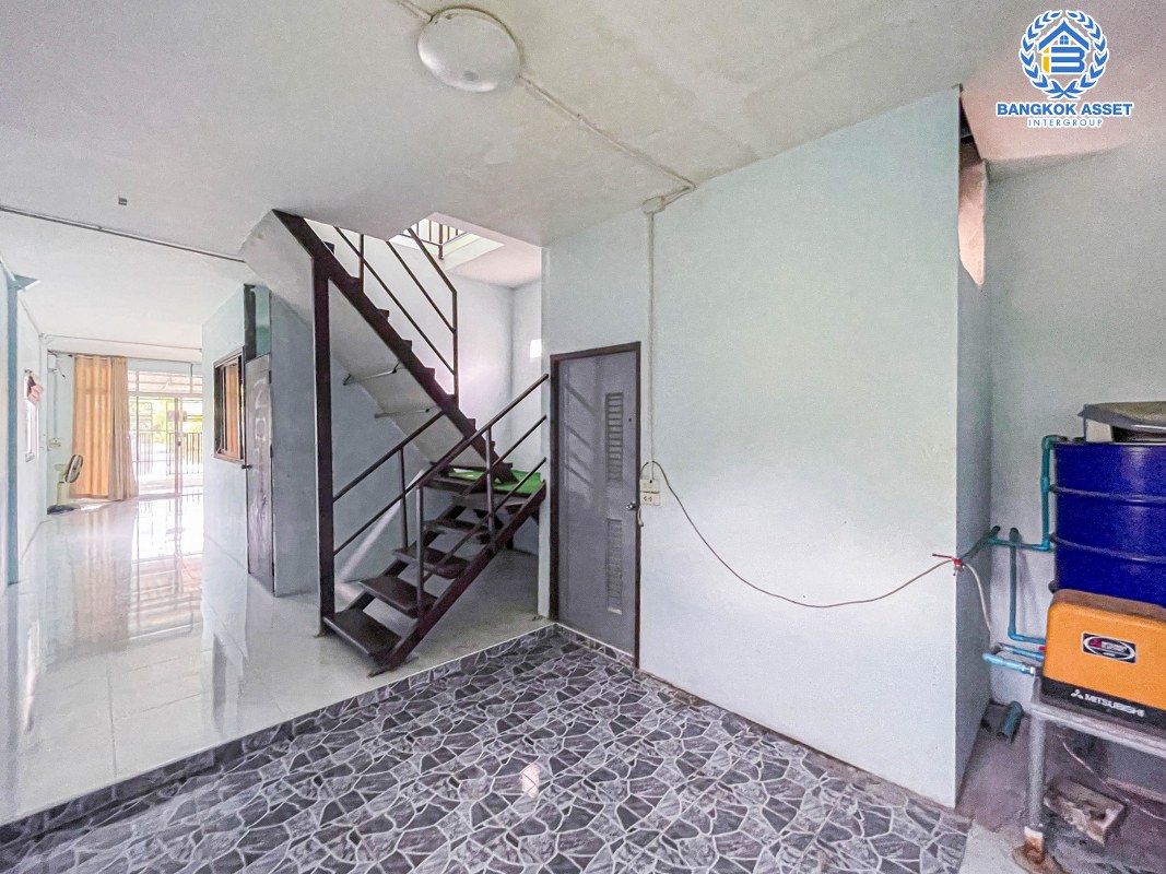 *****ทาวน์เฮ้าส์มือสองกรุงเทพมหานคร ม.ซอยสุขาภิบาล5 เนื้อที่ 25 ตร.ว สถาพดีพร้อมขาย กับฟังก์ชัน 3 ห้องนอน 2 ห้องน้ำ 1 ที่จอดรถ เหมาะสำหรับทุกครอบครัว ทำเลเดินทางสะดวก ใกล้ทางด่วนพิเศษ "ฉลองรัช"และ "ศรีรัช"