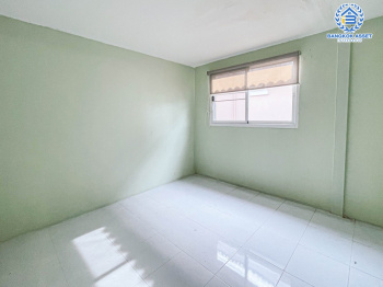 *****ทาวน์เฮ้าส์มือสองกรุงเทพมหานคร ม.ซอยสุขาภิบาล5 เนื้อที่ 25 ตร.ว สถาพดีพร้อมขาย กับฟังก์ชัน 3 ห้องนอน 2 ห้องน้ำ 1 ที่จอดรถ เหมาะสำหรับทุกครอบครัว ทำเลเดินทางสะดวก ใกล้ทางด่วนพิเศษ "ฉลองรัช"และ "ศรีรัช"