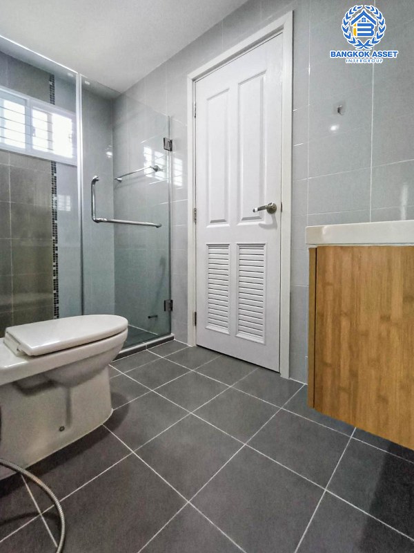 *****บ้านเดี่ยวมือสอง สมุทรปราการ ม.เดอะแพลนท์ เทพารักษ์-บางนา หลังมุม เนื้อที่กว้างเกือบ 63 ตร.ว. ฟังก์ชัน 3 ห้องนอน 2 ห้องน้ำ 2 ที่จอดรถ บ้านสวย พื้นที่กว้างขวาง เชื่อมต่อถนนเทพารักษ์, ถนนศรีนครินทร์, ถนนกิ่งแก้ว ใกล้สนามบินสุวรรณภูมิ และจุดขึ้นทางด่วน "บูรพาวิถี" จองเลย!