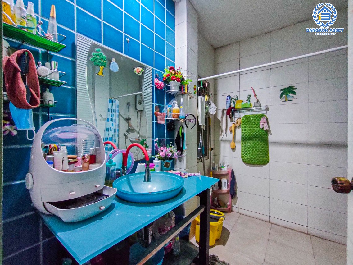 *****บ้านเดี่ยวมือสองกรุงเทพฯ ม.เอื้อประชา นวลจันทร์ เนื้อที่กว้างถึง 50.2 ตร.ว. ฟังก์ชัน 4 ห้องนอน 3 ห้องน้ำ 2 ที่จอดรถ บ้านต่อเติมเต็ม พื้นที่ใช้สอยเยอะ บนทำเลแห่งการเดินทาง เชื่อมต่อถ.นวลจันทร์, ถ.ประดิษฐ์มนูธรรม ใกล้ทางด่วนพิเศษ "ฉลองรัช" ราคาสุดคุ้ม!