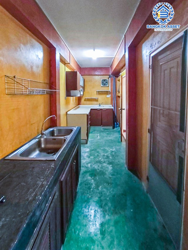 ทาวน์เฮ้าส์มือสอง นนทบุรี ม.ศุภาลัยวิลล์ รัตนาธิเบศร์ หลังมุม บนเนื้อที่กว้างเกือบ 26 ตร.ว. ฟังก์ชัน 2 ห้องนอน 2 ห้องน้ำ 1 ที่จอดรถ ภายในสภาพสวย ตกแต่งแบบมีสไตล์เป็นเอกลักษณ์ ทำเลเยี่ยมสุดในย่าน ใกล้เซ็นทรัลรัตนาธิเบศร์, รถไฟฟ้าสายสีม่วง "สถานีศูนย์ราชการนนทบุรี" และจุดขึ้นทางด่วน "งามวงศ์วาน" จองเลย!