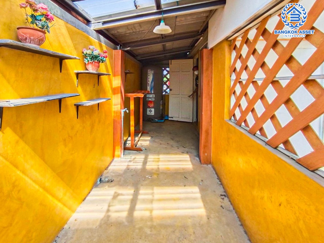 ทาวน์เฮ้าส์มือสอง นนทบุรี ม.ศุภาลัยวิลล์ รัตนาธิเบศร์ หลังมุม บนเนื้อที่กว้างเกือบ 26 ตร.ว. ฟังก์ชัน 2 ห้องนอน 2 ห้องน้ำ 1 ที่จอดรถ ภายในสภาพสวย ตกแต่งแบบมีสไตล์เป็นเอกลักษณ์ ทำเลเยี่ยมสุดในย่าน ใกล้เซ็นทรัลรัตนาธิเบศร์, รถไฟฟ้าสายสีม่วง "สถานีศูนย์ราชการนนทบุรี" และจุดขึ้นทางด่วน "งามวงศ์วาน" จองเลย!