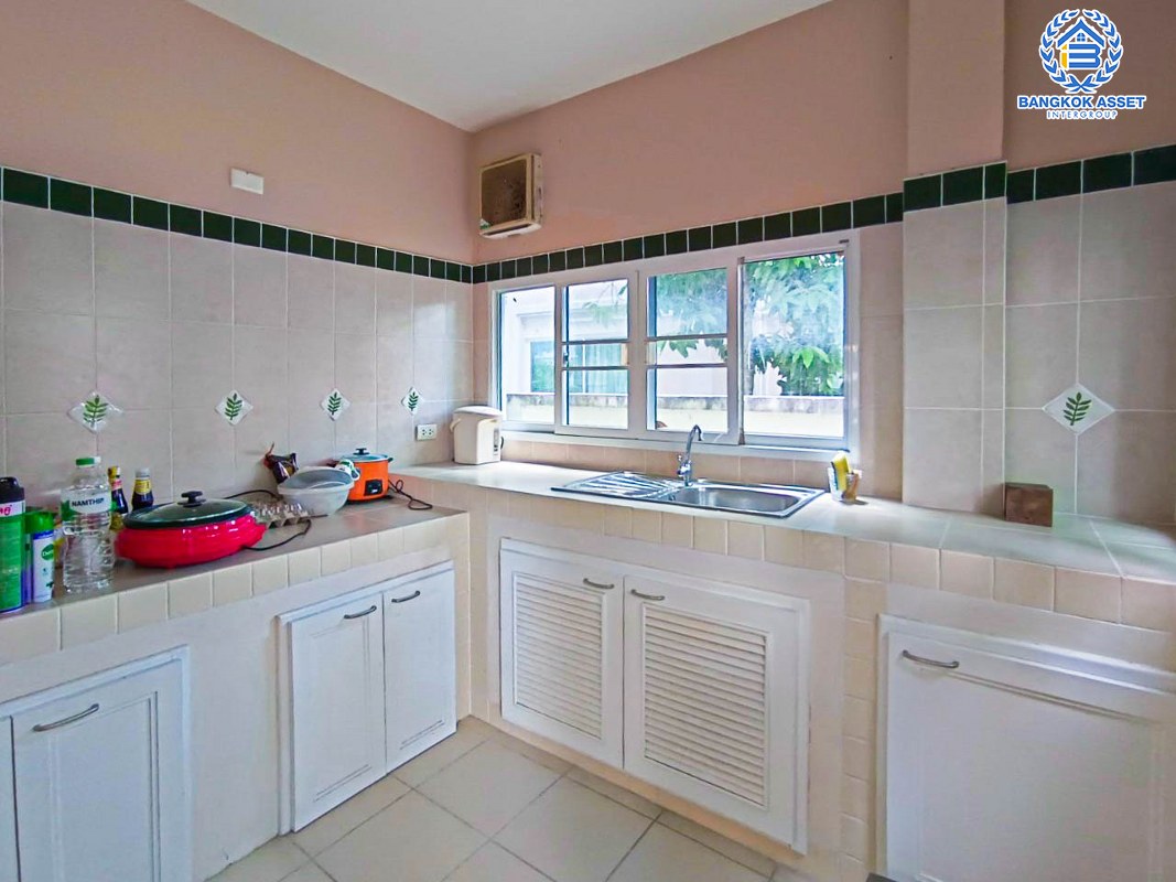 *****บ้านเดี่ยวมือสองนนทบุรี ม.เดอะเซนโทร รัตนาธิเบศร์ เนื้อที่สุดคุ้มค่า 74 ตร.ว สภาพสวย บ้านใหญ่ สไตล์คลาสสิค มาพร้อมกับฟังก์ชัน 3 ห้องนอน 3 ห้องน้ำ 2 ที่จอดรถ ทำเลเยี่ยม เอื้ออำนวยต่อการอยู่อาศัย เชื่อมต่อถนนรัตนาธิเบศร์, ถนนบางกรวย-ไทรน้อย ใกล้โครงการรถไฟฟ้าสายสีม่วง "สถานีบางพลู"