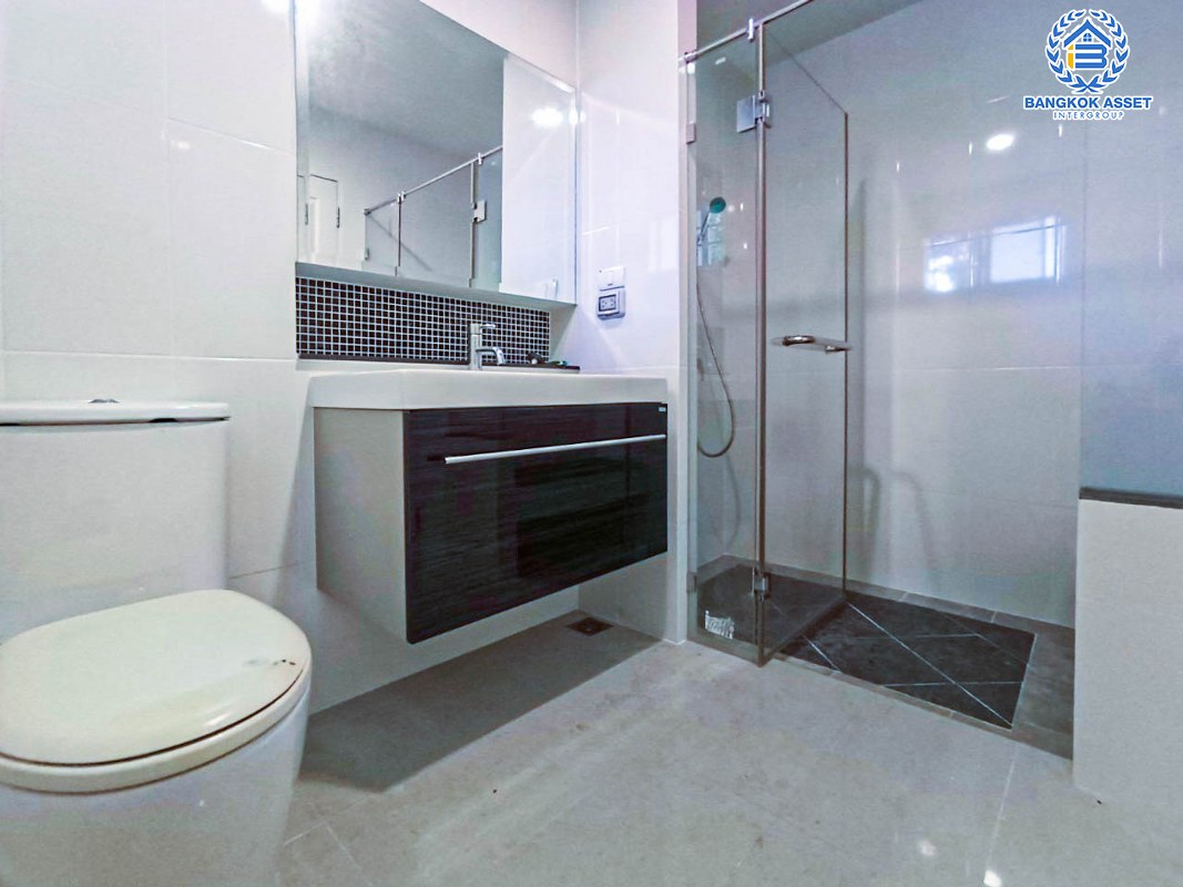 *****บ้านเดี่ยวมือสองนนทบุรี ม.เดอะเซนโทร รัตนาธิเบศร์ เนื้อที่สุดคุ้มค่า 74 ตร.ว สภาพสวย บ้านใหญ่ สไตล์คลาสสิค มาพร้อมกับฟังก์ชัน 3 ห้องนอน 3 ห้องน้ำ 2 ที่จอดรถ ทำเลเยี่ยม เอื้ออำนวยต่อการอยู่อาศัย เชื่อมต่อถนนรัตนาธิเบศร์, ถนนบางกรวย-ไทรน้อย ใกล้โครงการรถไฟฟ้าสายสีม่วง "สถานีบางพลู"