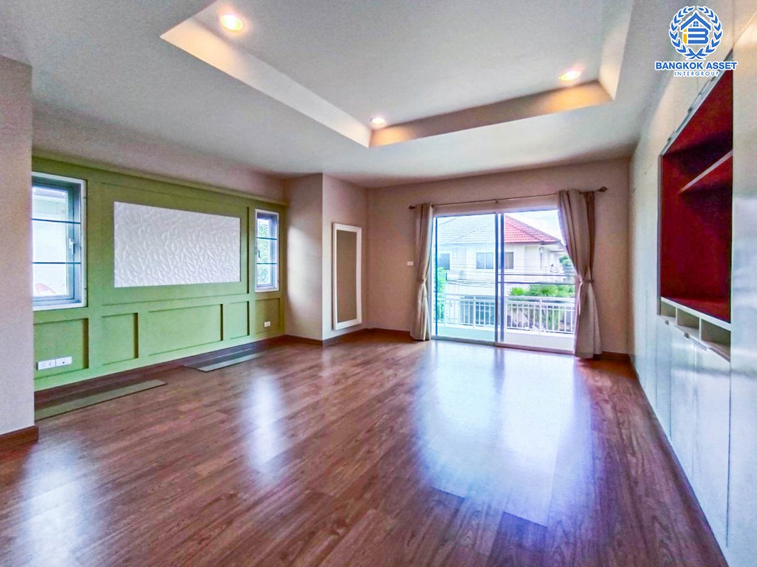 *****บ้านเดี่ยวมือสองนนทบุรี ม.เดอะเซนโทร รัตนาธิเบศร์ เนื้อที่สุดคุ้มค่า 74 ตร.ว สภาพสวย บ้านใหญ่ สไตล์คลาสสิค มาพร้อมกับฟังก์ชัน 3 ห้องนอน 3 ห้องน้ำ 2 ที่จอดรถ ทำเลเยี่ยม เอื้ออำนวยต่อการอยู่อาศัย เชื่อมต่อถนนรัตนาธิเบศร์, ถนนบางกรวย-ไทรน้อย ใกล้โครงการรถไฟฟ้าสายสีม่วง "สถานีบางพลู"