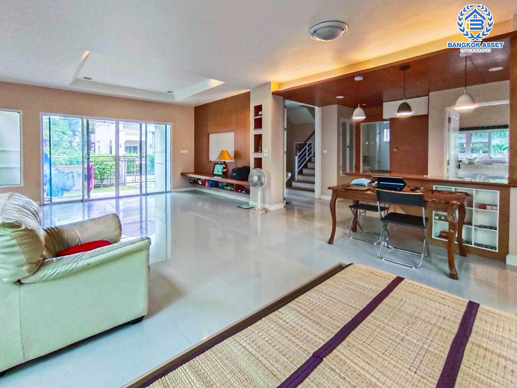 *****บ้านเดี่ยวมือสองนนทบุรี ม.เดอะเซนโทร รัตนาธิเบศร์ เนื้อที่สุดคุ้มค่า 74 ตร.ว สภาพสวย บ้านใหญ่ สไตล์คลาสสิค มาพร้อมกับฟังก์ชัน 3 ห้องนอน 3 ห้องน้ำ 2 ที่จอดรถ ทำเลเยี่ยม เอื้ออำนวยต่อการอยู่อาศัย เชื่อมต่อถนนรัตนาธิเบศร์, ถนนบางกรวย-ไทรน้อย ใกล้โครงการรถไฟฟ้าสายสีม่วง "สถานีบางพลู"