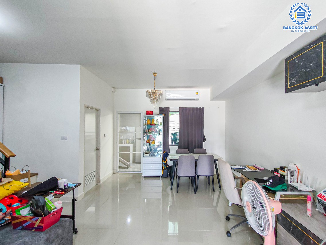 *****ทาวน์เฮ้าส์มือสองย่านนนทบุรี ม.พลีโน่ ราชพฤกษ์ หลังมุม! คุณภาพระดับ AP บนเนื้อที่ 19.1 ตร.ว. ฟังก์ชัน 3 ห้องนอน 2 ห้องน้ำ 2 ที่จอดรถ บ้านสวย สภาพดีน่าอยู่มาก มาพร้อมบิวท์อินภายใน การเดินทางสะดวกสบาย เชื่อมต่อถนนราชพฤกษ์, ถนนชัยพฤกษ์, ถนน 345 ใกล้ทางด่วน "ศรีรัช"