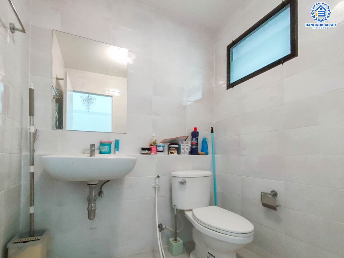 *****ทาวน์เฮ้าส์มือสองย่านนนทบุรี ม.พลีโน่ ราชพฤกษ์ หลังมุม! คุณภาพระดับ AP บนเนื้อที่ 19.1 ตร.ว. ฟังก์ชัน 3 ห้องนอน 2 ห้องน้ำ 2 ที่จอดรถ บ้านสวย สภาพดีน่าอยู่มาก มาพร้อมบิวท์อินภายใน การเดินทางสะดวกสบาย เชื่อมต่อถนนราชพฤกษ์, ถนนชัยพฤกษ์, ถนน 345 ใกล้ทางด่วน "ศรีรัช"