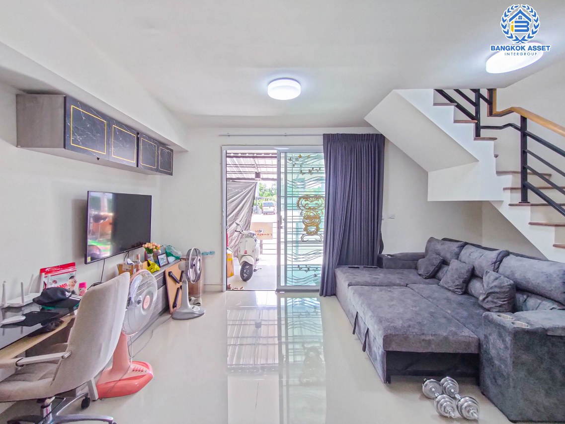 *****ทาวน์เฮ้าส์มือสองย่านนนทบุรี ม.พลีโน่ ราชพฤกษ์ หลังมุม! คุณภาพระดับ AP บนเนื้อที่ 19.1 ตร.ว. ฟังก์ชัน 3 ห้องนอน 2 ห้องน้ำ 2 ที่จอดรถ บ้านสวย สภาพดีน่าอยู่มาก มาพร้อมบิวท์อินภายใน การเดินทางสะดวกสบาย เชื่อมต่อถนนราชพฤกษ์, ถนนชัยพฤกษ์, ถนน 345 ใกล้ทางด่วน "ศรีรัช"