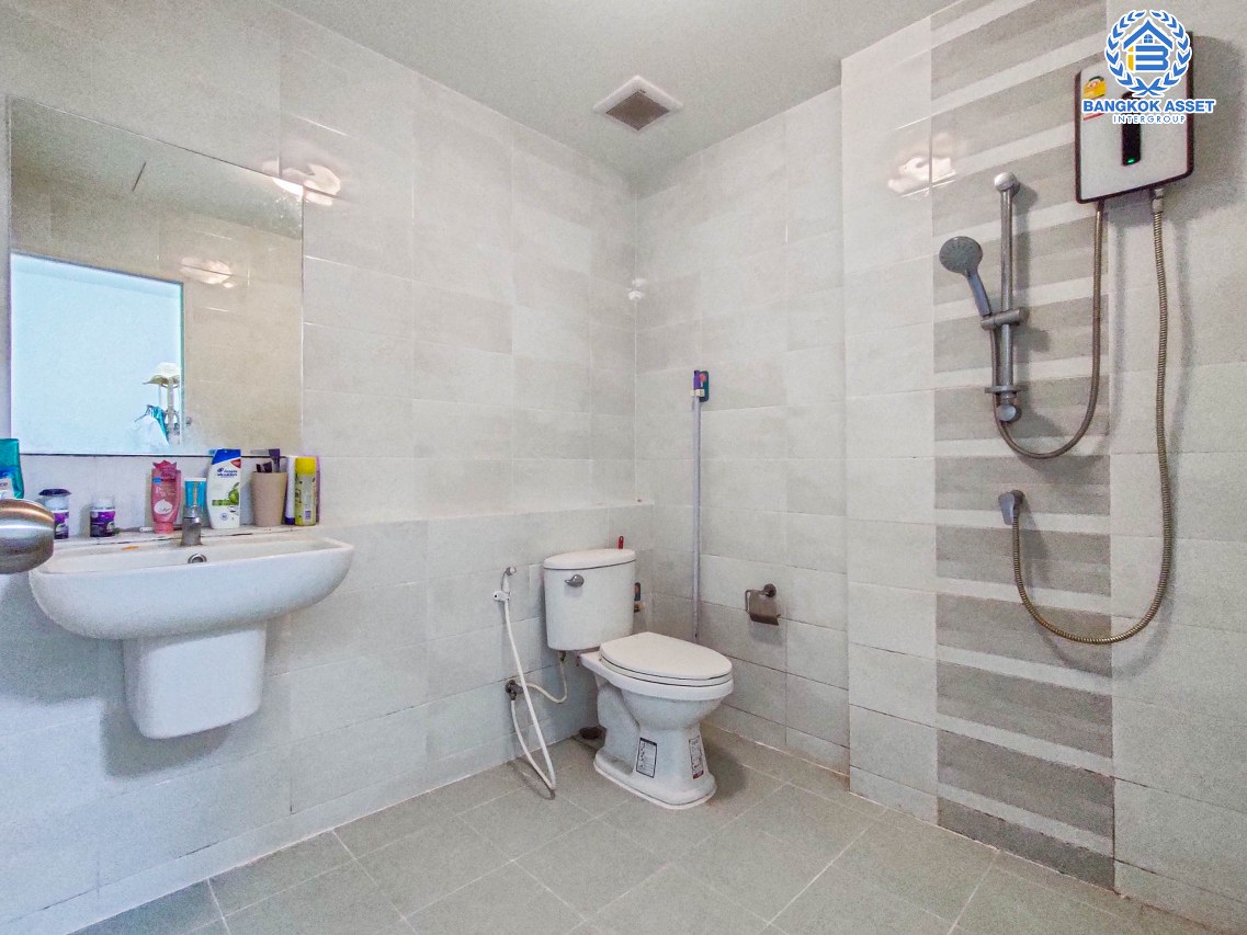 *****ทาวน์เฮ้าส์มือสองย่านนนทบุรี ม.พลีโน่ ราชพฤกษ์ หลังมุม! คุณภาพระดับ AP บนเนื้อที่ 19.1 ตร.ว. ฟังก์ชัน 3 ห้องนอน 2 ห้องน้ำ 2 ที่จอดรถ บ้านสวย สภาพดีน่าอยู่มาก มาพร้อมบิวท์อินภายใน การเดินทางสะดวกสบาย เชื่อมต่อถนนราชพฤกษ์, ถนนชัยพฤกษ์, ถนน 345 ใกล้ทางด่วน "ศรีรัช"