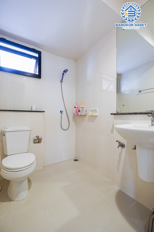 *****บ้านแฝดมือสองนนทบุรี ม.โมดิวิลล่า ปิ่นเกล้า-วงแหวน เนื้อที่กว้างถึง 38 ตร.ว. ฟังก์ชัน 3 ห้องนอน 2 ห้องน้ำ 1 ที่จอดรถ บ้านสภาพสวย บนทำเลดี บนทำเลเดินทางสะดวก เชื่อมต่อ ถ.กาญจนาภิเษก, ถ.บรมราชชนนี, ถ.ศาลายา ใกล้ทางด่วน "ศรีรัช" จองเลย!