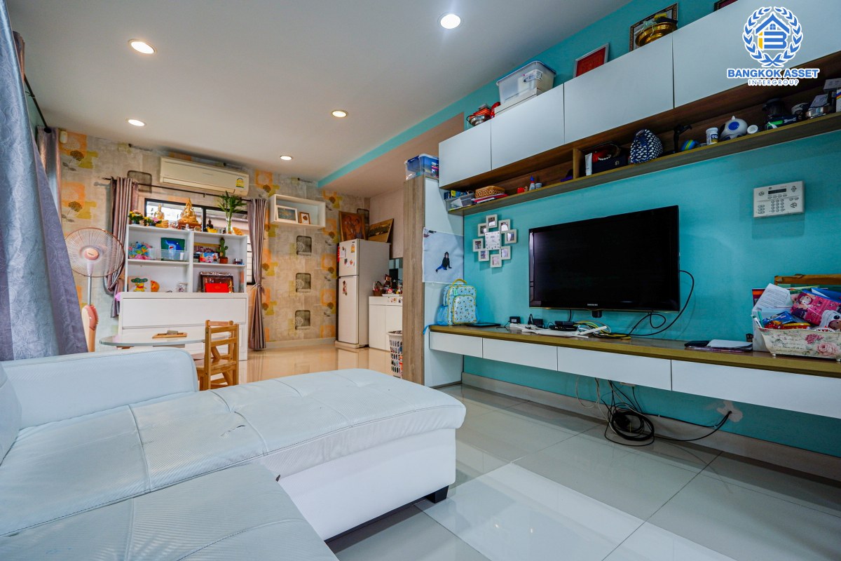 *****บ้านแฝดมือสองนนทบุรี ม.โมดิวิลล่า ปิ่นเกล้า-วงแหวน เนื้อที่กว้างถึง 38 ตร.ว. ฟังก์ชัน 3 ห้องนอน 2 ห้องน้ำ 1 ที่จอดรถ บ้านสภาพสวย บนทำเลดี บนทำเลเดินทางสะดวก เชื่อมต่อ ถ.กาญจนาภิเษก, ถ.บรมราชชนนี, ถ.ศาลายา ใกล้ทางด่วน "ศรีรัช" จองเลย!