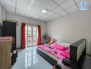 *****ทาวน์โฮมมือสองกรุงเทพฯ หมู่บ้าน เอกนคร วัชรพล เนื้อที่ 16 ตร.ว. ฟังก์ชัน 3 ห้องนอน 3 ห้องน้ำ 1 ที่จอดรถ บ้านสภาพดี บนทำเลเชื่อมต่อถนนสุขาภิบาล 5 ใกล้จุดขึ้นทางด่วน "รามอินทรา" และทางด่วน "วงแหวนตะวันออก" ราคาถูกพิเศษสุดในโครงการ