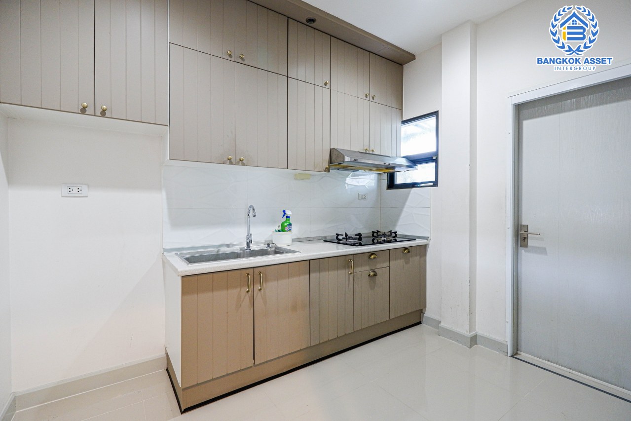 *****บ้านเดี่ยวมือสองนนทบุรี ม.เวนิว พระราม5 #หลังมุม เนื้อที่กว้างขวางถึง 52.2 ตร.ว. ฟังก์ชัน 3 ห้องนอน 3 ห้องน้ำ 2 ที่จอดรถ บ้านสไตล์โมเดิร์น ตอบรับทุกไลฟ์สไตล์ บนทำเลดี เพียง 10 นาทีก็ถึงรถไฟฟ้าสายสีม่วง "สถานีแยกติวานนท์" และจุดขึ้นทางด่วน "ศรีรัช"