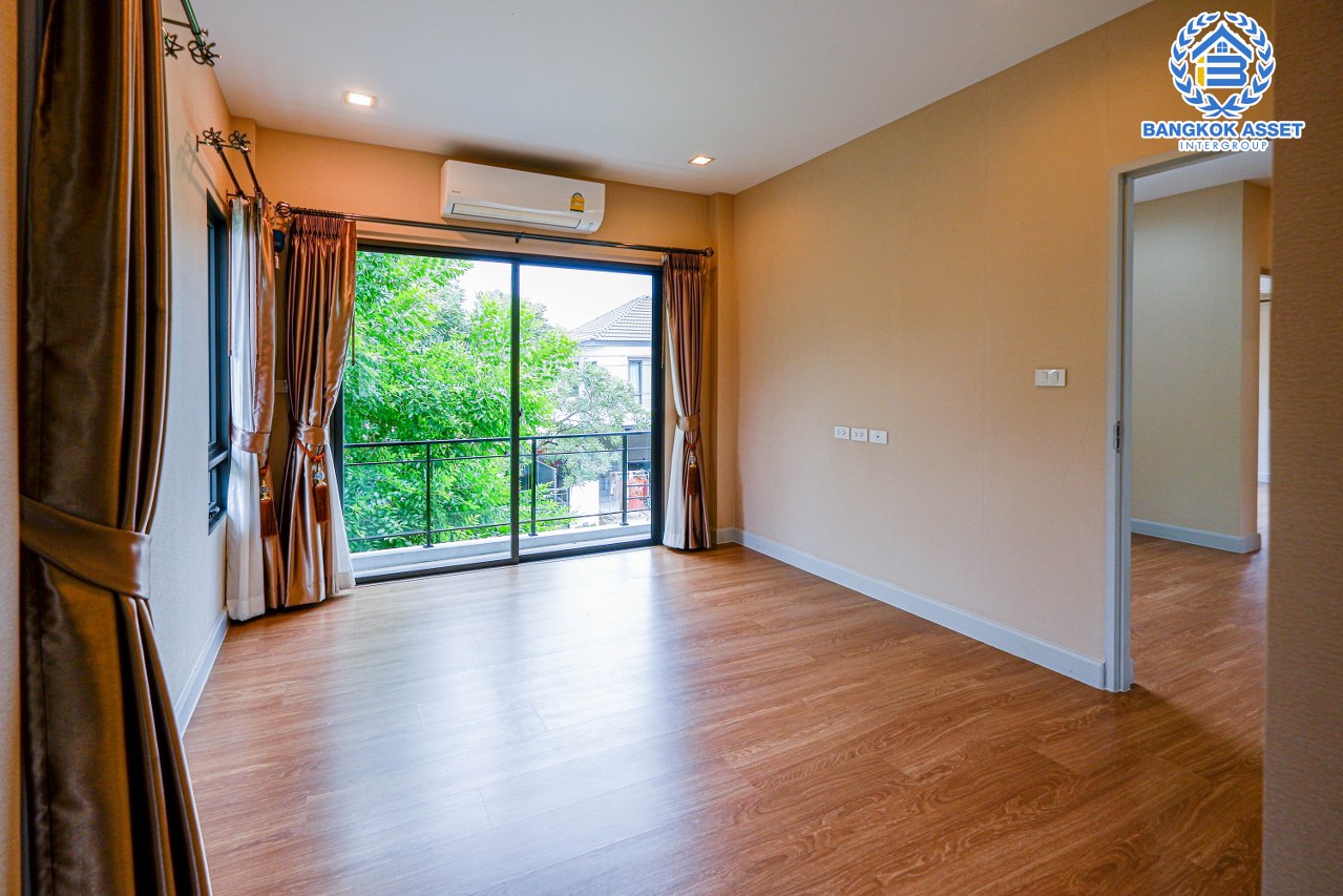 *****บ้านเดี่ยวมือสองนนทบุรี ม.เวนิว พระราม5 #หลังมุม เนื้อที่กว้างขวางถึง 52.2 ตร.ว. ฟังก์ชัน 3 ห้องนอน 3 ห้องน้ำ 2 ที่จอดรถ บ้านสไตล์โมเดิร์น ตอบรับทุกไลฟ์สไตล์ บนทำเลดี เพียง 10 นาทีก็ถึงรถไฟฟ้าสายสีม่วง "สถานีแยกติวานนท์" และจุดขึ้นทางด่วน "ศรีรัช"