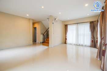 *****บ้านเดี่ยวมือสองนนทบุรี ม.เวนิว พระราม5 #หลังมุม เนื้อที่กว้างขวางถึง 52.2 ตร.ว. ฟังก์ชัน 3 ห้องนอน 3 ห้องน้ำ 2 ที่จอดรถ บ้านสไตล์โมเดิร์น ตอบรับทุกไลฟ์สไตล์ บนทำเลดี เพียง 10 นาทีก็ถึงรถไฟฟ้าสายสีม่วง "สถานีแยกติวานนท์" และจุดขึ้นทางด่วน "ศรีรัช"