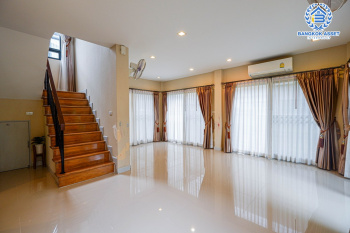 *****บ้านเดี่ยวมือสองนนทบุรี ม.เวนิว พระราม5 #หลังมุม เนื้อที่กว้างขวางถึง 52.2 ตร.ว. ฟังก์ชัน 3 ห้องนอน 3 ห้องน้ำ 2 ที่จอดรถ บ้านสไตล์โมเดิร์น ตอบรับทุกไลฟ์สไตล์ บนทำเลดี เพียง 10 นาทีก็ถึงรถไฟฟ้าสายสีม่วง "สถานีแยกติวานนท์" และจุดขึ้นทางด่วน "ศรีรัช"