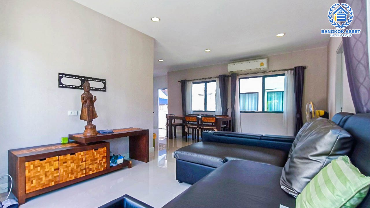 *****บ้านเดี่ยวมือสอง ปทุมธานี ม.เพฟ รังสิต เนื้อที่กว้างกว่า 60.10 ตร.ว. ฟังก์ชัน 4 ห้องนอน 3 ห้องน้ำ จอดรถได้ 2 คัน ภายในตกแต่งแบบโมเดิร์น โครงการตั้งบนทำเลศักยภาพ เข้า-ออกได้ทั้งถนนกาญจณาภิเษก(วงแหวน) ถนนคลองหลวง ถนนรามอินทรา ใกล้ฟิวเจอร์พาร์ครังสิต