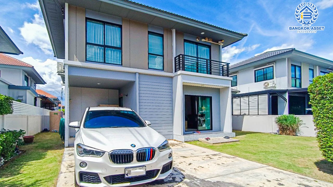 *****บ้านเดี่ยวมือสอง ปทุมธานี ม.เพฟ รังสิต เนื้อที่กว้างกว่า 60.10 ตร.ว. ฟังก์ชัน 4 ห้องนอน 3 ห้องน้ำ จอดรถได้ 2 คัน ภายในตกแต่งแบบโมเดิร์น โครงการตั้งบนทำเลศักยภาพ เข้า-ออกได้ทั้งถนนกาญจณาภิเษก(วงแหวน) ถนนคลองหลวง ถนนรามอินทรา ใกล้ฟิวเจอร์พาร์ครังสิต