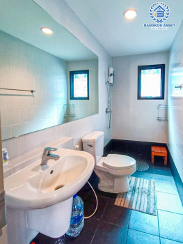 *****บ้านเดี่ยวมือสอง ปทุมธานี ม.เพฟ รังสิต เนื้อที่กว้างกว่า 60.10 ตร.ว. ฟังก์ชัน 4 ห้องนอน 3 ห้องน้ำ จอดรถได้ 2 คัน ภายในตกแต่งแบบโมเดิร์น โครงการตั้งบนทำเลศักยภาพ เข้า-ออกได้ทั้งถนนกาญจณาภิเษก(วงแหวน) ถนนคลองหลวง ถนนรามอินทรา ใกล้ฟิวเจอร์พาร์ครังสิต