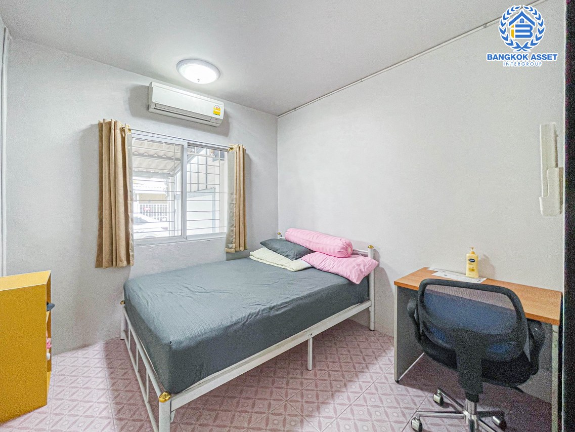 ทาวน์เฮ้าส์มือสอง นนทบุรี ม.วิวสวน ไทรน้อย เนื้อที่ 24 ตร.ว. ฟังก์ชัน 4 ห้องนอน 2 ห้องน้ำ จอดรถได้ 1 คัน สภาพภายในสวย ต่อเติมห้องนอนด้านล่าง ตั้งบนทำเลเดินทางสะดวก ใกล้เซ็นทรัลเวสต์เกต เชื่อมต่อถนนบางกรวย-ไทรน้อย ถนนกาญจณาภิเษก ถนนรัตนาธิเบศร์ จองเลย!...