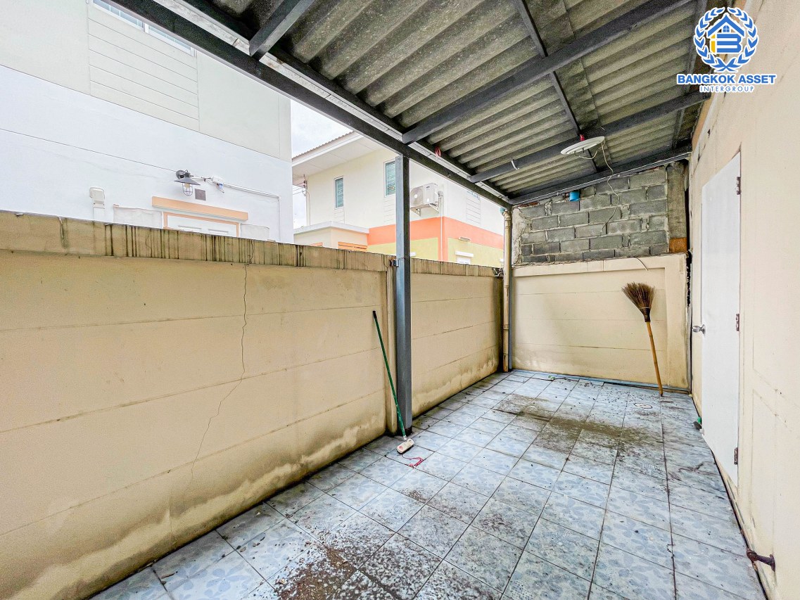 ทาวน์เฮ้าส์มือสอง นนทบุรี ม.วิวสวน ไทรน้อย เนื้อที่ 24 ตร.ว. ฟังก์ชัน 4 ห้องนอน 2 ห้องน้ำ จอดรถได้ 1 คัน สภาพภายในสวย ต่อเติมห้องนอนด้านล่าง ตั้งบนทำเลเดินทางสะดวก ใกล้เซ็นทรัลเวสต์เกต เชื่อมต่อถนนบางกรวย-ไทรน้อย ถนนกาญจณาภิเษก ถนนรัตนาธิเบศร์ จองเลย!...