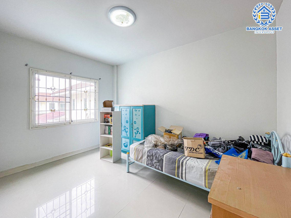 ทาวน์เฮ้าส์มือสอง นนทบุรี ม.วิวสวน ไทรน้อย เนื้อที่ 24 ตร.ว. ฟังก์ชัน 4 ห้องนอน 2 ห้องน้ำ จอดรถได้ 1 คัน สภาพภายในสวย ต่อเติมห้องนอนด้านล่าง ตั้งบนทำเลเดินทางสะดวก ใกล้เซ็นทรัลเวสต์เกต เชื่อมต่อถนนบางกรวย-ไทรน้อย ถนนกาญจณาภิเษก ถนนรัตนาธิเบศร์ จองเลย!...