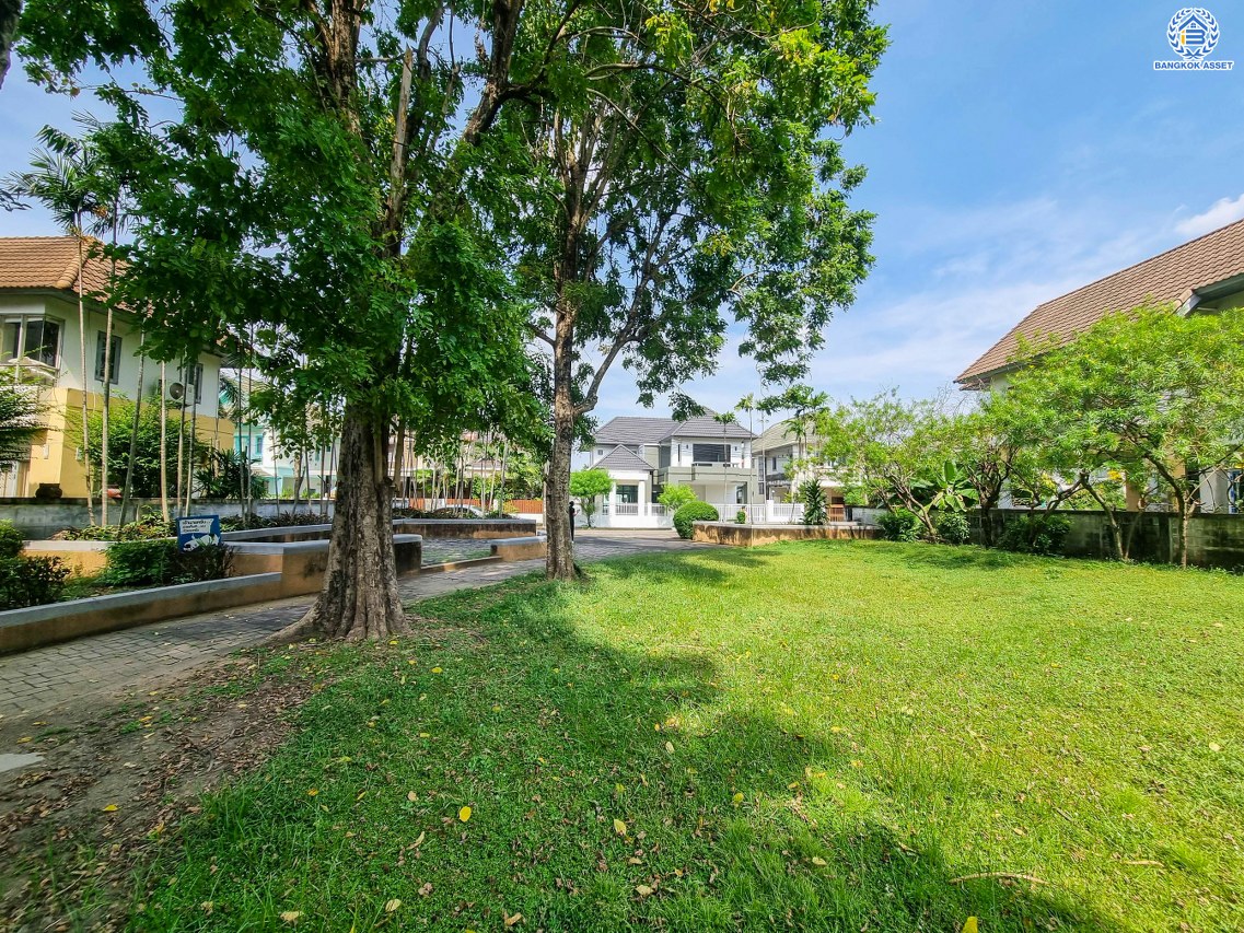 บ้านมือสองตกแต่งใหม่ ม.เนเบอร์โฮม วัชรพล เนื้อที่ 68 ตร.ว. ฟังก์ชัน 3 ห้องนอน 4 ห้องน้ำ 1 ห้องแม่บ้าน จอดรถได้ 2 คัน บนทำเลเชื่อมต่อหลายเส้นทาง ทั้ง ถนนสุขาภิบาล5 ถนนสายไหม และถนนรามอินทรา ใกล้ทางด่วน "ฉลองรัช" และรถไฟฟ้าสายสีเขียว "สถานีสายหยุด"