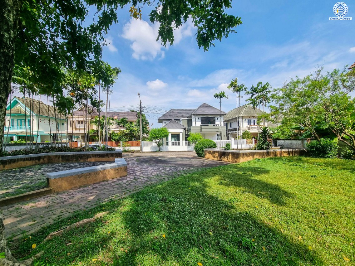 บ้านมือสองตกแต่งใหม่ ม.เนเบอร์โฮม วัชรพล เนื้อที่ 68 ตร.ว. ฟังก์ชัน 3 ห้องนอน 4 ห้องน้ำ 1 ห้องแม่บ้าน จอดรถได้ 2 คัน บนทำเลเชื่อมต่อหลายเส้นทาง ทั้ง ถนนสุขาภิบาล5 ถนนสายไหม และถนนรามอินทรา ใกล้ทางด่วน "ฉลองรัช" และรถไฟฟ้าสายสีเขียว "สถานีสายหยุด"