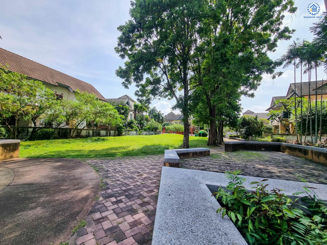 บ้านมือสองตกแต่งใหม่ ม.เนเบอร์โฮม วัชรพล เนื้อที่ 68 ตร.ว. ฟังก์ชัน 3 ห้องนอน 4 ห้องน้ำ 1 ห้องแม่บ้าน จอดรถได้ 2 คัน บนทำเลเชื่อมต่อหลายเส้นทาง ทั้ง ถนนสุขาภิบาล5 ถนนสายไหม และถนนรามอินทรา ใกล้ทางด่วน "ฉลองรัช" และรถไฟฟ้าสายสีเขียว "สถานีสายหยุด"