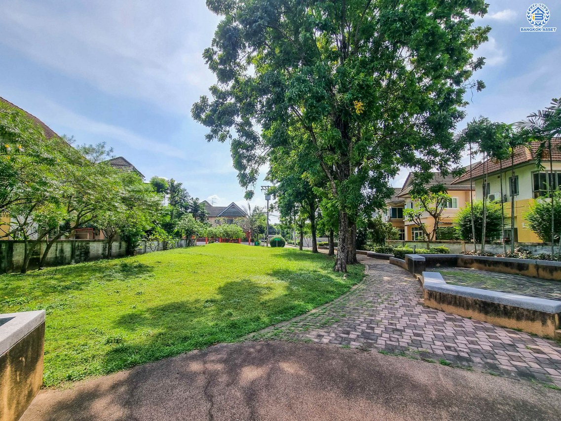 บ้านมือสองตกแต่งใหม่ ม.เนเบอร์โฮม วัชรพล เนื้อที่ 68 ตร.ว. ฟังก์ชัน 3 ห้องนอน 4 ห้องน้ำ 1 ห้องแม่บ้าน จอดรถได้ 2 คัน บนทำเลเชื่อมต่อหลายเส้นทาง ทั้ง ถนนสุขาภิบาล5 ถนนสายไหม และถนนรามอินทรา ใกล้ทางด่วน "ฉลองรัช" และรถไฟฟ้าสายสีเขียว "สถานีสายหยุด"