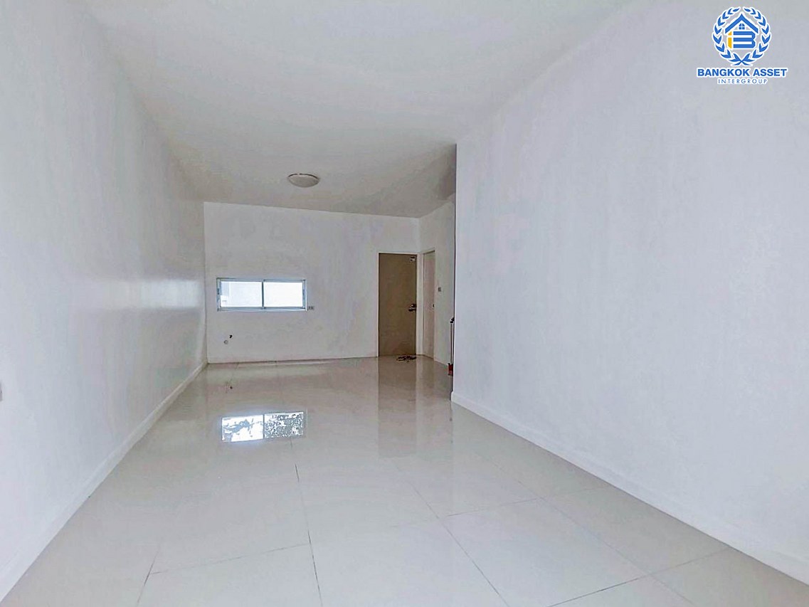 ทาวน์เฮ้าส์มือสอง ม.อารียา เดอะคัลเลอร์1 ลาดปลาเค้า เนื้อที่เกือบ 19 ตร.ว. ฟังก์ชัน 3 ห้องนอน 2 ห้องน้ำ 1 ที่จอดรถ บ้านแต่งใหม่สวยพร้อมเข้าอยู่ บนทำเลดี เชื่อมต่อถนนรามอินทรา, ถนนประเสริฐมนูกิจ, ถนนพหลโยธิน ใกล้รถไฟฟ้าสายสีเขียว "สถานีบางบัว" และทางด่วน "เอกมัย-รามอินทรา"