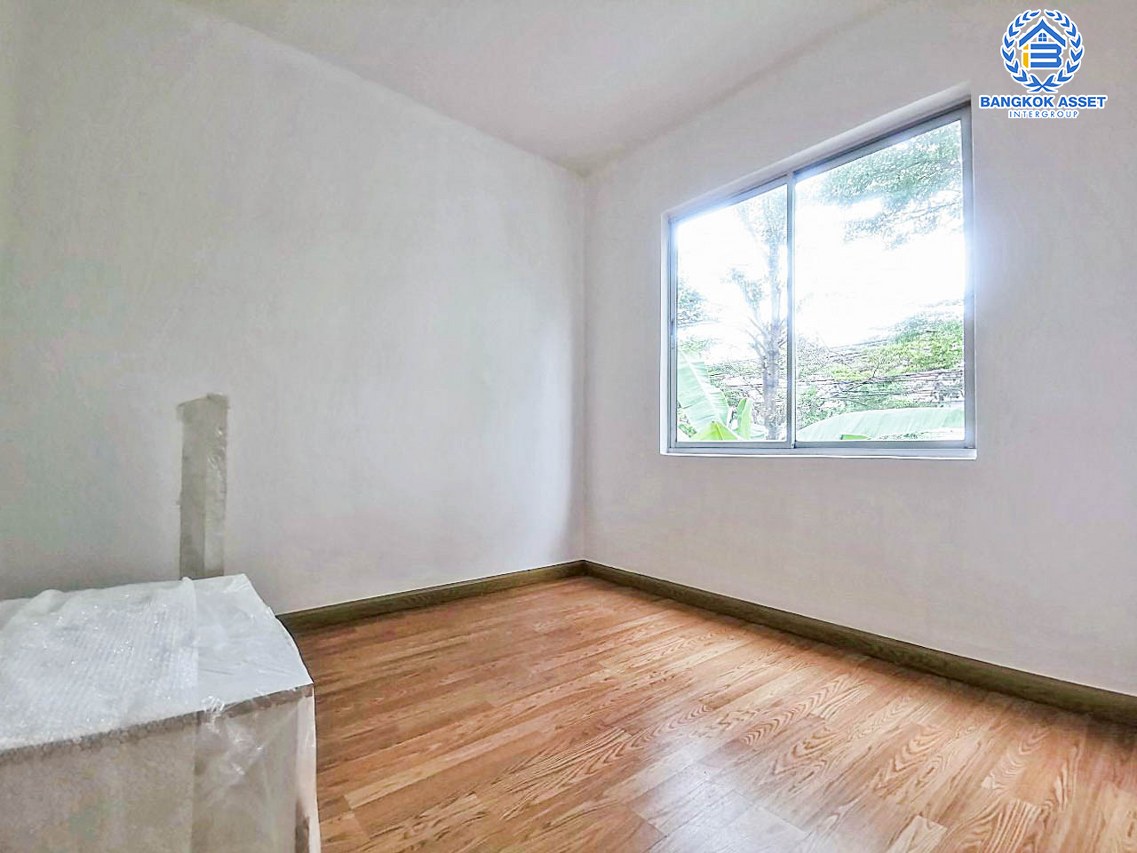 ทาวน์เฮ้าส์มือสอง ม.อารียา เดอะคัลเลอร์1 ลาดปลาเค้า เนื้อที่เกือบ 19 ตร.ว. ฟังก์ชัน 3 ห้องนอน 2 ห้องน้ำ 1 ที่จอดรถ บ้านแต่งใหม่สวยพร้อมเข้าอยู่ บนทำเลดี เชื่อมต่อถนนรามอินทรา, ถนนประเสริฐมนูกิจ, ถนนพหลโยธิน ใกล้รถไฟฟ้าสายสีเขียว "สถานีบางบัว" และทางด่วน "เอกมัย-รามอินทรา"