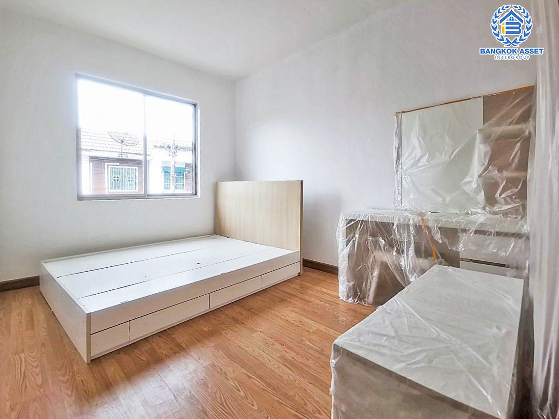 ทาวน์เฮ้าส์มือสอง ม.อารียา เดอะคัลเลอร์1 ลาดปลาเค้า เนื้อที่เกือบ 19 ตร.ว. ฟังก์ชัน 3 ห้องนอน 2 ห้องน้ำ 1 ที่จอดรถ บ้านแต่งใหม่สวยพร้อมเข้าอยู่ บนทำเลดี เชื่อมต่อถนนรามอินทรา, ถนนประเสริฐมนูกิจ, ถนนพหลโยธิน ใกล้รถไฟฟ้าสายสีเขียว "สถานีบางบัว" และทางด่วน "เอกมัย-รามอินทรา"