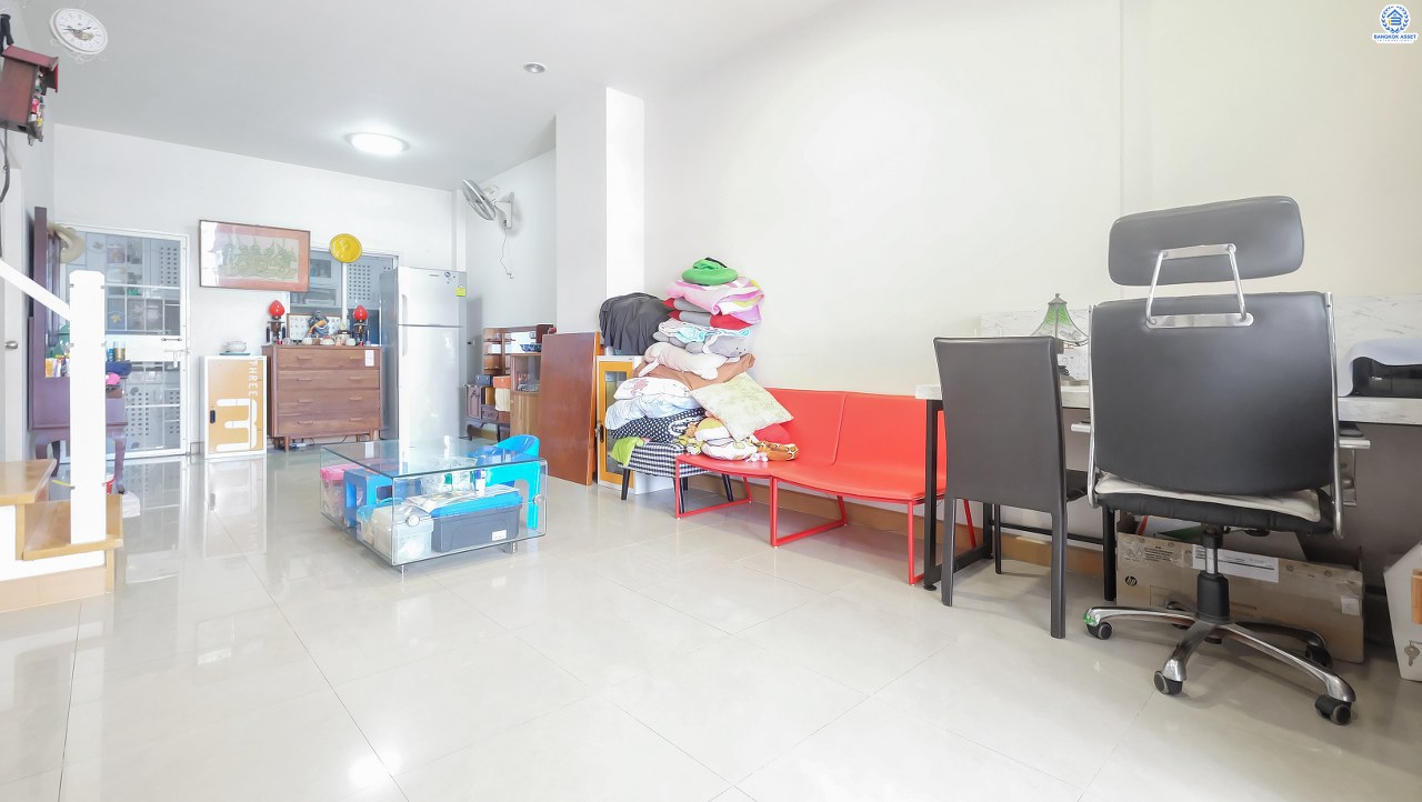 *****ทาวน์เฮ้าส์มือสองนนทบุรี ม.ปริญลักษณ์ไลท์ ราชพฤกษ์-พระราม5 ต่อเติมครบ พร้อมอยู่ บนเนื้อที่ 19.4 ตร.ว. ฟังก์ชัน 3 ห้องนอน 2 ห้องน้ำ 2 ที่จอดรถ ทำเลดีที่สุด ติด ถ.ราชพฤกษ์ ใกล้รถไฟฟ้าสายสีม่วง "สถานีบางรักน้อยท่าอิฐ" และทางด่วน "ศรีรัช" ในราคาพิเศษสุด!