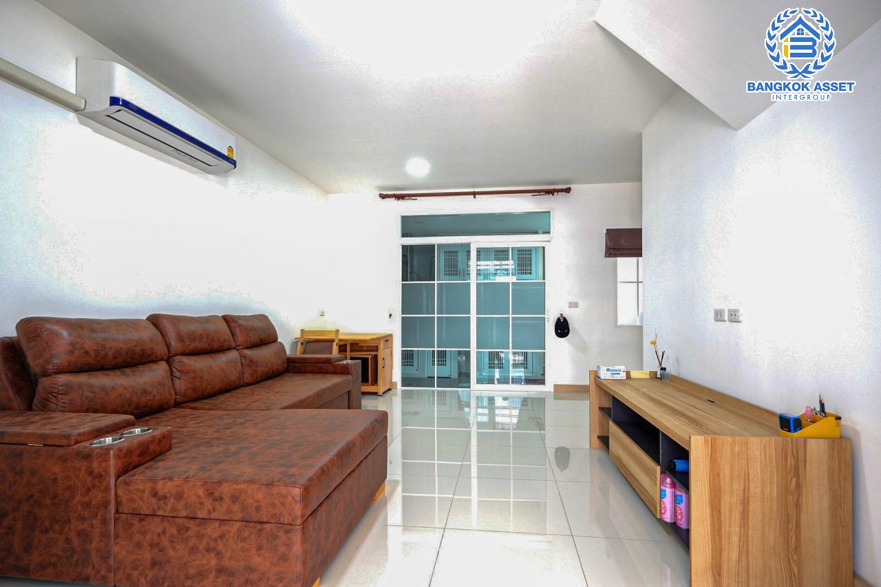 *****ทาวน์เฮ้าส์มือสอง นนทบุรี ม.กัสโต้ ราชพฤกษ์-พระราม5 บนเนื้อที่ 17.9 ตร.ว. ฟังก์ชัน 3 ห้องนอน 2 ห้องน้ำ 2 ที่จอดรถ ต่อเติมจัดเต็ม พร้อมเข้าอยู่ได้เลย ตั้งบนทำเลเดินทางสะดวก เพียง 15 นาทีก็ถึงรถไฟฟ้าสายสีม่วง "สถานีแยกติวานนท์" ใกล้เซ็นทรัล รัตนาธิเบศร์ และทางด่วน "ศรีรัชใหม่"