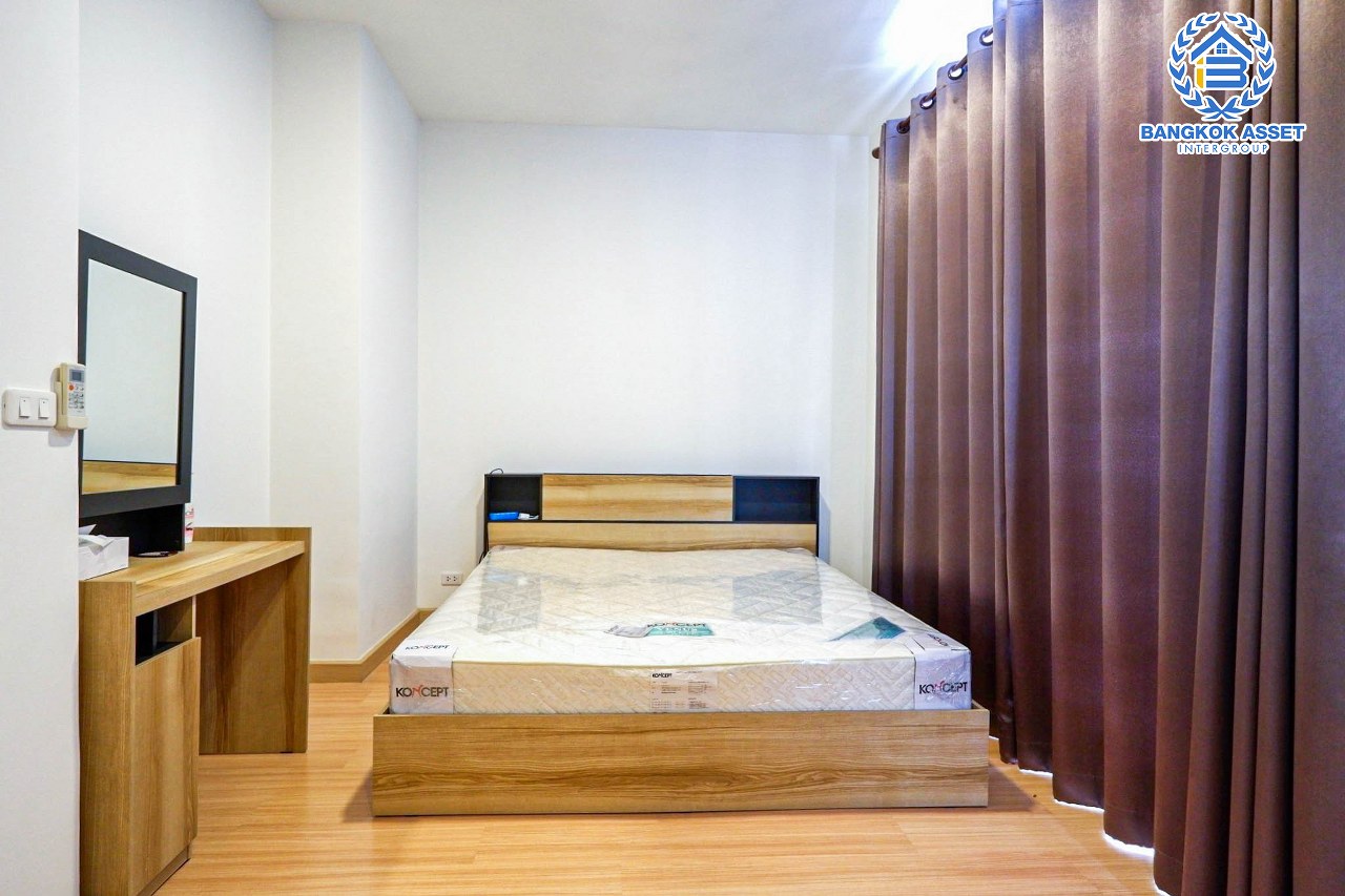 *****ทาวน์เฮ้าส์มือสอง นนทบุรี ม.กัสโต้ ราชพฤกษ์-พระราม5 บนเนื้อที่ 17.9 ตร.ว. ฟังก์ชัน 3 ห้องนอน 2 ห้องน้ำ 2 ที่จอดรถ ต่อเติมจัดเต็ม พร้อมเข้าอยู่ได้เลย ตั้งบนทำเลเดินทางสะดวก เพียง 15 นาทีก็ถึงรถไฟฟ้าสายสีม่วง "สถานีแยกติวานนท์" ใกล้เซ็นทรัล รัตนาธิเบศร์ และทางด่วน "ศรีรัชใหม่"