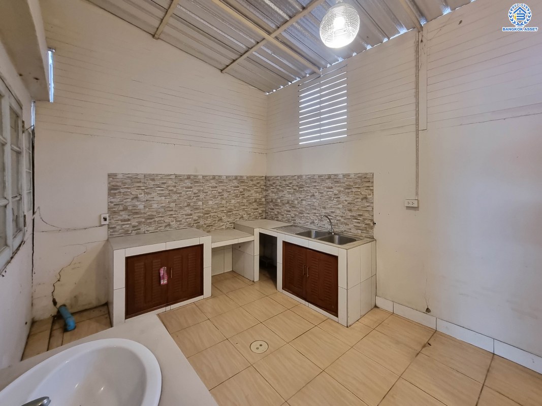 ทาวน์เฮ้าส์มือสองกรุงเทพมหานคร ม.สินธานี รัชดา-ลาดพร้าว80 เนื้อที่ 26.7 ตร.ว ห้องกว้าง พื้นที่ใช้สอยเยี่ยม พร้อมขาย กับฟังก์ชัน 3 ห้องนอน 5 ห้องน้ำ 2 ที่จอดรถ ทำเลแห่งการเดินทาง เข้า-ออกสะดวกสบาย โครงการติดถนนใหญ่ ใกล้โครงการรถไฟฟ้าสายสีน้ำเงิน "สถานีลาดพร้าว"