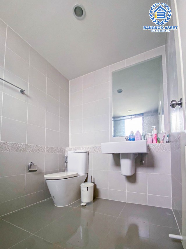 *****บ้านเดี่ยวมือสอง นนทบุรี ม.เซนโทร เวสต์เกต กาญจนาภิเษก บ้านคุณภาพจากแบรนด์ AP เนื้อที่มากถึง 51 ตร.ว. ฟังก์ชัน 3 ห้องนอน 3 ห้องน้ำ 2 ที่จอดรถ สภาพสวย พร้อมอยู่ แถมฟรี! เครื่องปรับอากาศ 4 เครื่อง บนทำเลดี ใกล้เซ็นทรัลเวสต์เกต และรถไฟฟ้าสายสีม่วง "สถานีคลองบางไผ่" และจุดขึ้นทางด่วน "งามวงศ์วาน"