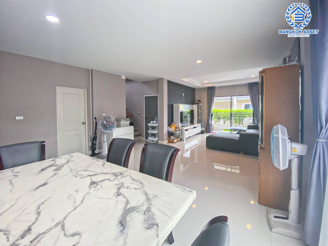 *****บ้านเดี่ยวมือสอง นนทบุรี ม.เซนโทร เวสต์เกต กาญจนาภิเษก บ้านคุณภาพจากแบรนด์ AP เนื้อที่มากถึง 51 ตร.ว. ฟังก์ชัน 3 ห้องนอน 3 ห้องน้ำ 2 ที่จอดรถ สภาพสวย พร้อมอยู่ แถมฟรี! เครื่องปรับอากาศ 4 เครื่อง บนทำเลดี ใกล้เซ็นทรัลเวสต์เกต และรถไฟฟ้าสายสีม่วง "สถานีคลองบางไผ่" และจุดขึ้นทางด่วน "งามวงศ์วาน"