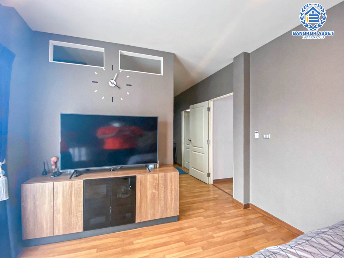 *****บ้านเดี่ยวมือสอง นนทบุรี ม.เซนโทร เวสต์เกต กาญจนาภิเษก บ้านคุณภาพจากแบรนด์ AP เนื้อที่มากถึง 51 ตร.ว. ฟังก์ชัน 3 ห้องนอน 3 ห้องน้ำ 2 ที่จอดรถ สภาพสวย พร้อมอยู่ แถมฟรี! เครื่องปรับอากาศ 4 เครื่อง บนทำเลดี ใกล้เซ็นทรัลเวสต์เกต และรถไฟฟ้าสายสีม่วง "สถานีคลองบางไผ่" และจุดขึ้นทางด่วน "งามวงศ์วาน"