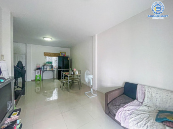 ทาวน์เฮ้าส์มือสองนนทบุรี ม.ไลโอ วงแหวน-ปิ่นเกล้า เนื้อที่ 17.1 ตร.ว บ้านเรียบง่ายมีสไตล์ พร้อมฟังก์ชัน 3 ห้องนอน 2 ห้องน้ำ 1 ที่จอดรถ สภาพดีพร้อมเข้าอยู่ ทำเลเยี่ยม เชื่อมต่อถนนกาญจนาภิเษก, ถนนประชาอุทิศ ใกล้ห้างสรรพสินค้ายอดนิยมอย่าง "เซ็นทรัลเวสเกต" และโครงการรถไฟฟ้าสายสีม่วง "สถานีตลาดบางใหญ่"