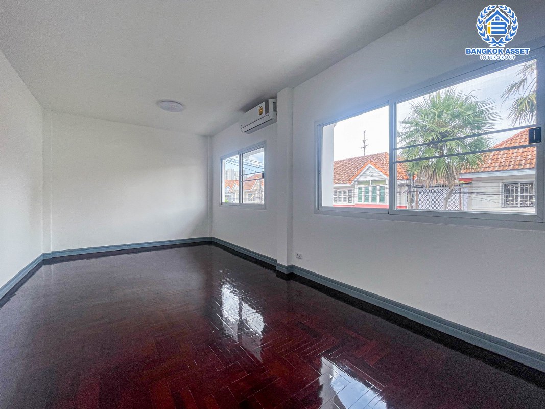 *****ทาวน์เฮ้าส์มือสองนนทบุรี ม.เปี่ยมสุข รัตนาธิเบศร์34 เนื้อที่ 19.5 ตร.ว บ้านสวยมีสไตล์ สีสวยงาม พร้อมฟังก์ชัน 3 ห้องนอน 2 ห้องน้ำ 1 ที่จอดรถ ทำเลทอง เดินทางสะดวก เชื่อมต่อถนนรัตนาธิเบศร์, ถนนสนามบินน้ำ, ถนนสนามบินเลี่ยงเมืองนนทบุรี ใกล้โครงการรถไฟฟ้าสายสีม่วง "สถานีสะพานพระนั่งเกล้า"