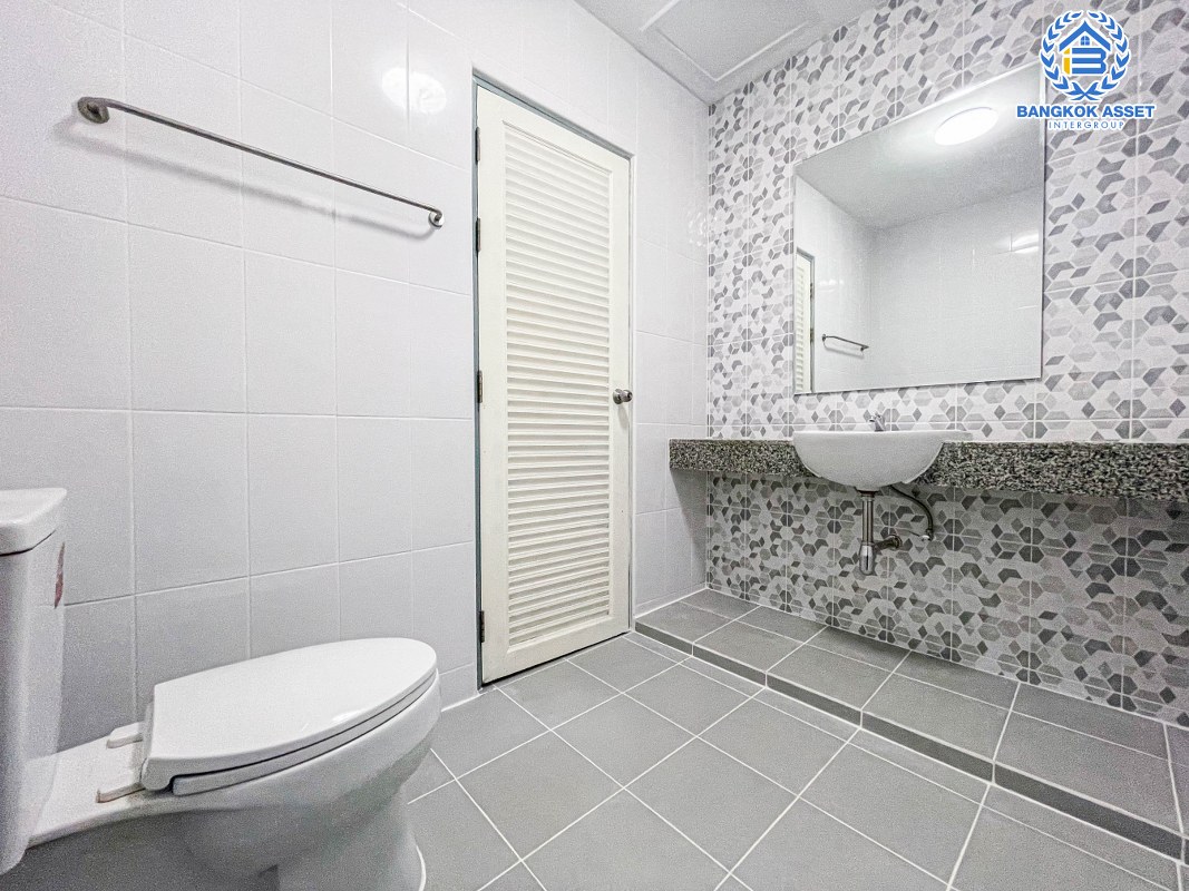 *****ทาวน์เฮ้าส์มือสองนนทบุรี ม.เปี่ยมสุข รัตนาธิเบศร์34 เนื้อที่ 19.5 ตร.ว บ้านสวยมีสไตล์ สีสวยงาม พร้อมฟังก์ชัน 3 ห้องนอน 2 ห้องน้ำ 1 ที่จอดรถ ทำเลทอง เดินทางสะดวก เชื่อมต่อถนนรัตนาธิเบศร์, ถนนสนามบินน้ำ, ถนนสนามบินเลี่ยงเมืองนนทบุรี ใกล้โครงการรถไฟฟ้าสายสีม่วง "สถานีสะพานพระนั่งเกล้า"