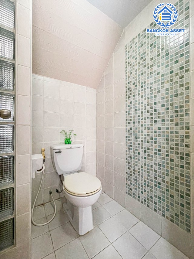 *****ทาวน์โฮมมือสองกรุงเทพฯ ม.บ้านริมสวน ดอนเมือง #หลังมุม เนื้อที่เยอะถึง 22.5 ตร.ว. ฟังก์ชัน 3 ห้องนอน 3 ห้องน้ำ 1 ที่จอดรถ บนทำเลเชื่อมต่อ ถ.แจ้งวัฒนะ, ถ.สรงประภา, ถ.กำแพงเพชร 6 ใกล้ทางด่วน "อุตราภิมุข" และรถไฟฟ้าสายสีแดง "สถานีหลักสี่"