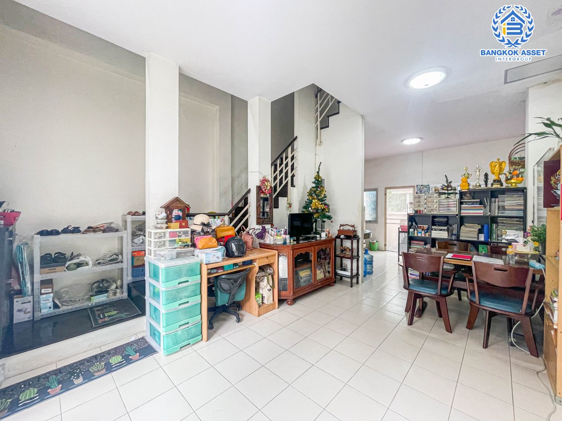 *****ทาวน์โฮมมือสองกรุงเทพฯ ม.บ้านริมสวน ดอนเมือง #หลังมุม เนื้อที่เยอะถึง 22.5 ตร.ว. ฟังก์ชัน 3 ห้องนอน 3 ห้องน้ำ 1 ที่จอดรถ บนทำเลเชื่อมต่อ ถ.แจ้งวัฒนะ, ถ.สรงประภา, ถ.กำแพงเพชร 6 ใกล้ทางด่วน "อุตราภิมุข" และรถไฟฟ้าสายสีแดง "สถานีหลักสี่"