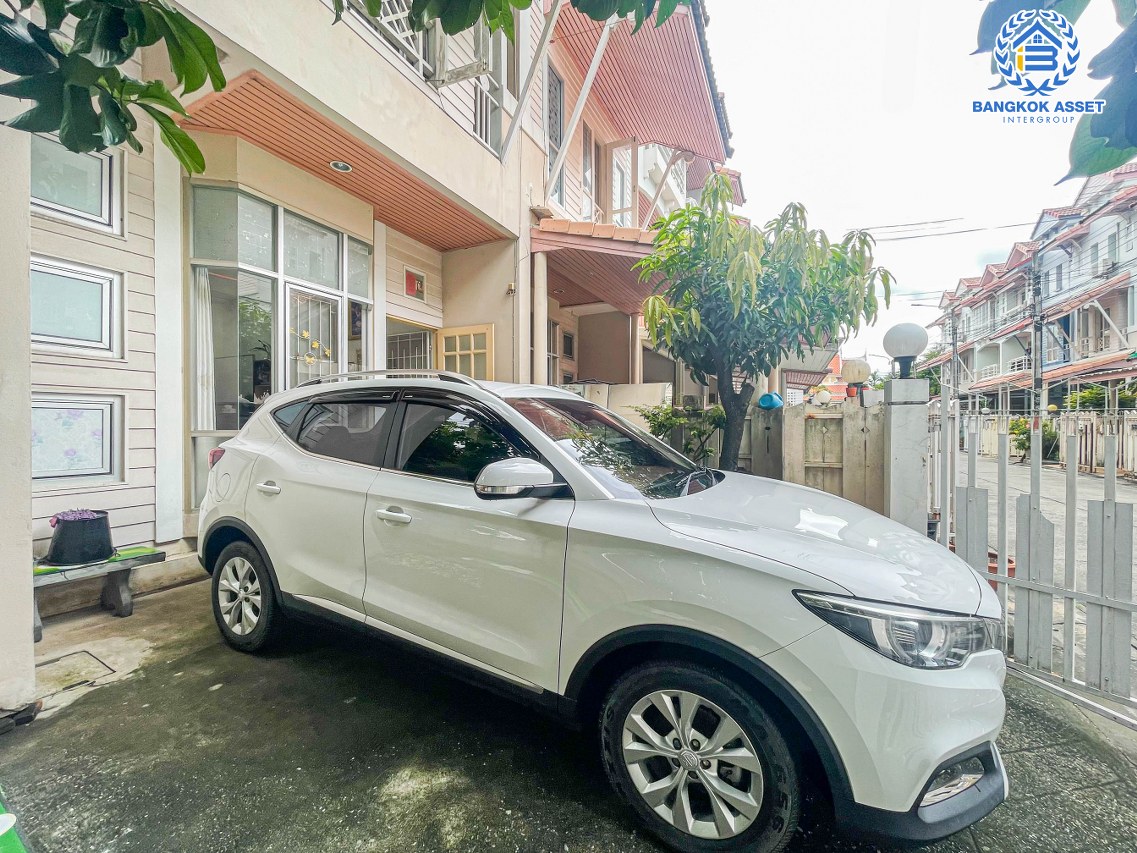 *****ทาวน์โฮมมือสองกรุงเทพฯ ม.บ้านริมสวน ดอนเมือง #หลังมุม เนื้อที่เยอะถึง 22.5 ตร.ว. ฟังก์ชัน 3 ห้องนอน 3 ห้องน้ำ 1 ที่จอดรถ บนทำเลเชื่อมต่อ ถ.แจ้งวัฒนะ, ถ.สรงประภา, ถ.กำแพงเพชร 6 ใกล้ทางด่วน "อุตราภิมุข" และรถไฟฟ้าสายสีแดง "สถานีหลักสี่"