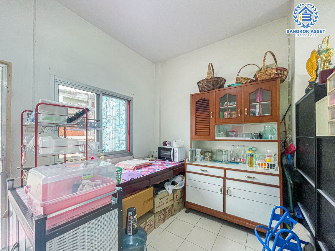 *****ทาวน์โฮมมือสองกรุงเทพฯ ม.บ้านริมสวน ดอนเมือง #หลังมุม เนื้อที่เยอะถึง 22.5 ตร.ว. ฟังก์ชัน 3 ห้องนอน 3 ห้องน้ำ 1 ที่จอดรถ บนทำเลเชื่อมต่อ ถ.แจ้งวัฒนะ, ถ.สรงประภา, ถ.กำแพงเพชร 6 ใกล้ทางด่วน "อุตราภิมุข" และรถไฟฟ้าสายสีแดง "สถานีหลักสี่"