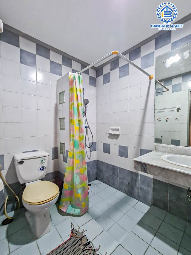 ทาวน์เฮ้าส์มือสองนนทบุรี ม.บุศรินทร์ วงแหวน-รัตนาธิเบศร์ เนื้อที่มากถึง 26 ตร.ว. ฟังก์ชัน 3 ห้องนอน 2 ห้องน้ำ 1 ที่จอดรถ พร้อมของแถมเพียบ! บ้านติดสวนส่วนกลาง บนทำเลแห่งการเดินทาง ใกล้รถไฟฟ้า "สถานีคลองบางไผ่" และจุดขึ้นทางด่วน "ศรีรัช"